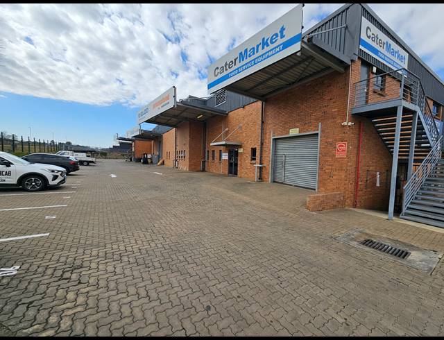1,020M² FACTORY TO LET IN COSMO BUSINESS PARK